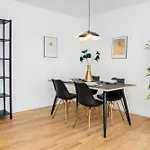 247 Reside - Sz1 * Στράουμπινγκ